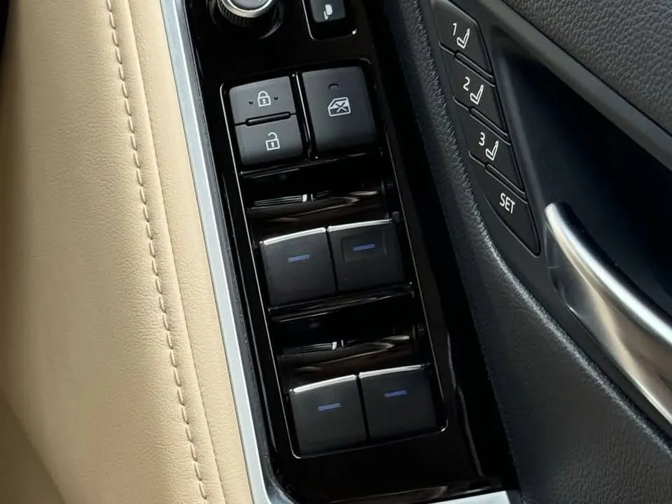 2021 Toyota Land Cruiser L300 Diesel V6 (2).webp