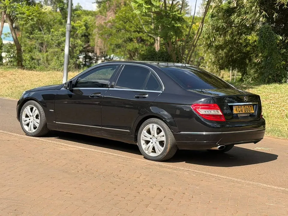 2010 Mercedes-Benz C200 (13).webp
