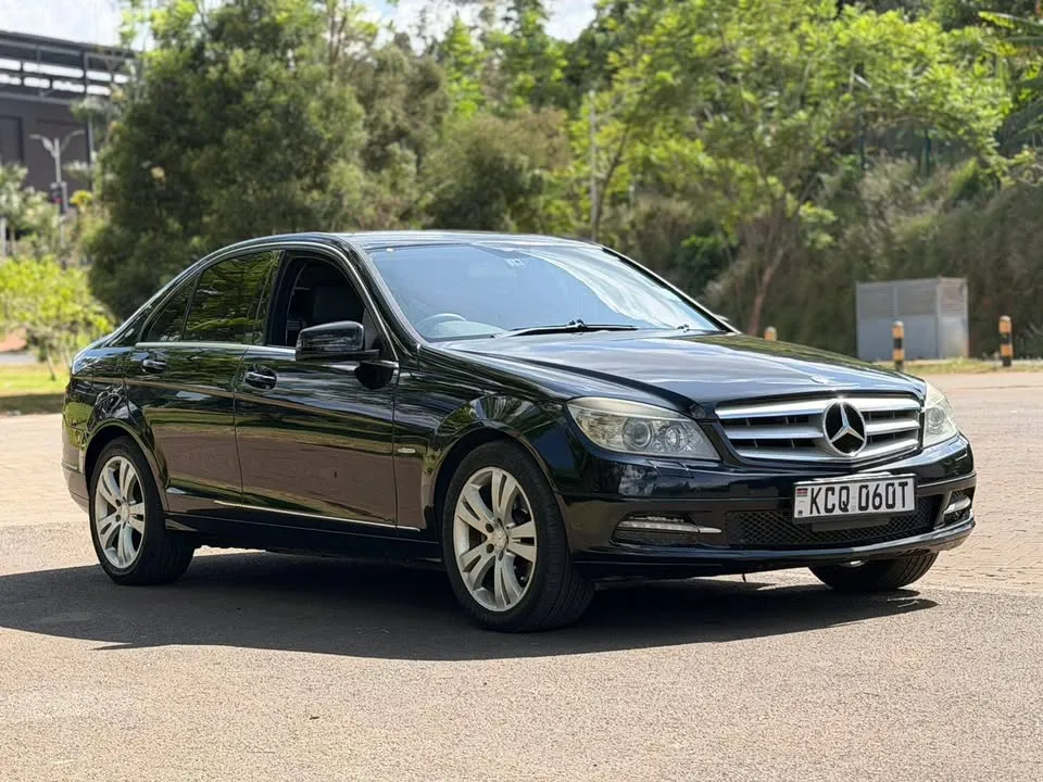 2010 Mercedes-Benz C200 (4).webp