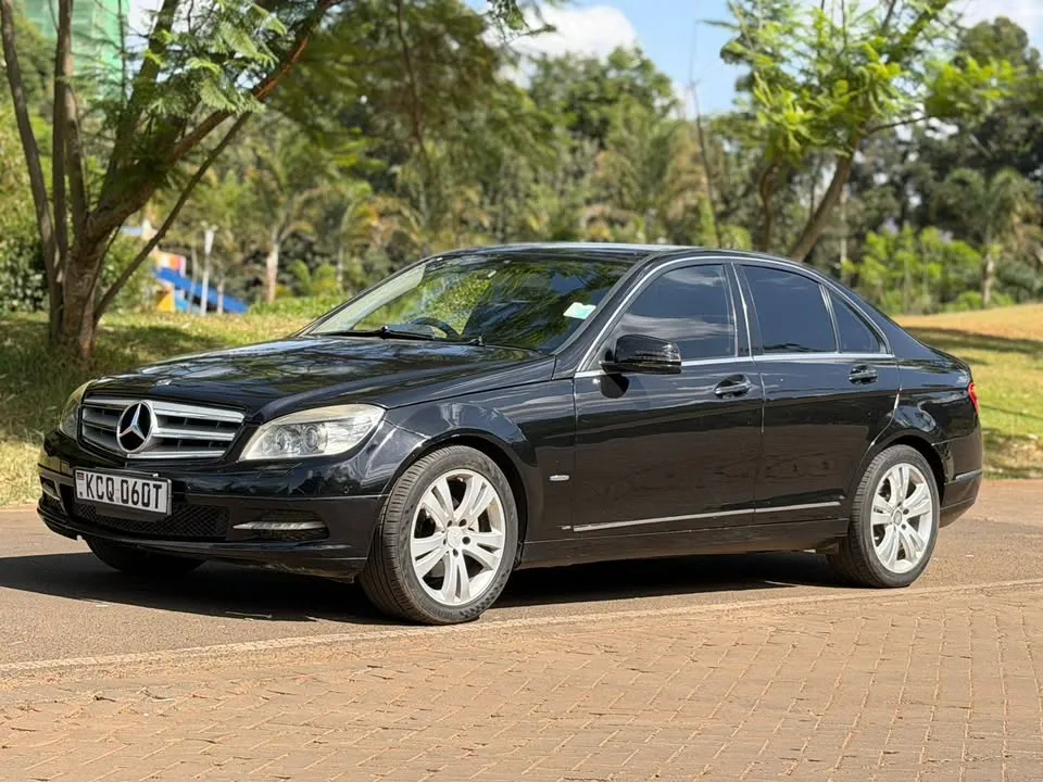 2010 Mercedes-Benz C200 (2).webp