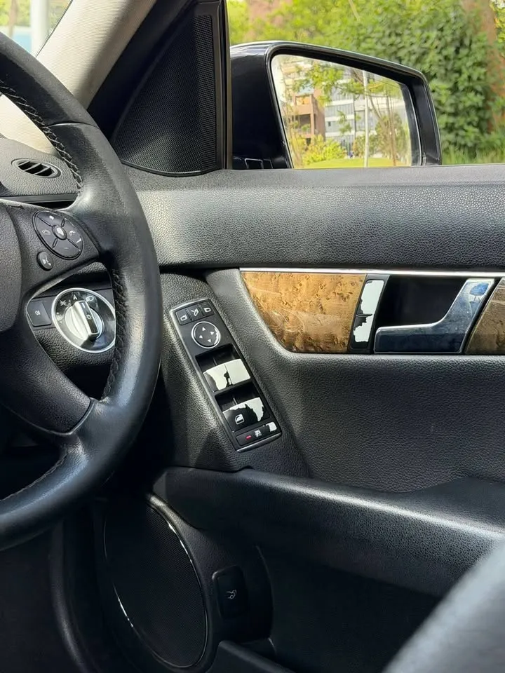 2010 Mercedes-Benz C200 (10).webp