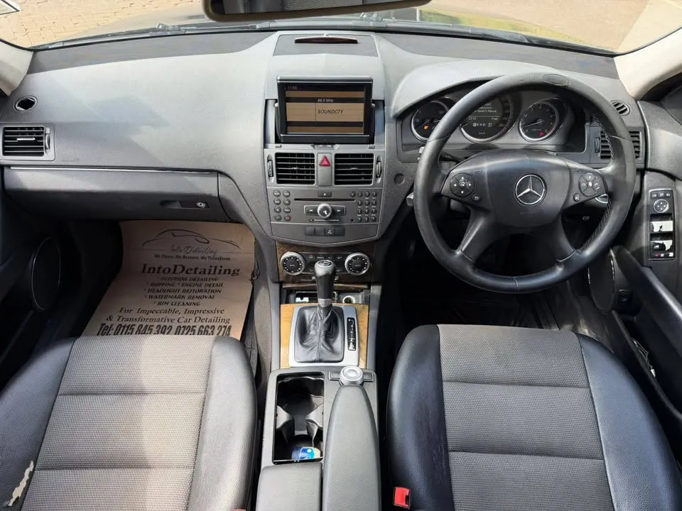 2010 Mercedes-Benz C200 (8).webp