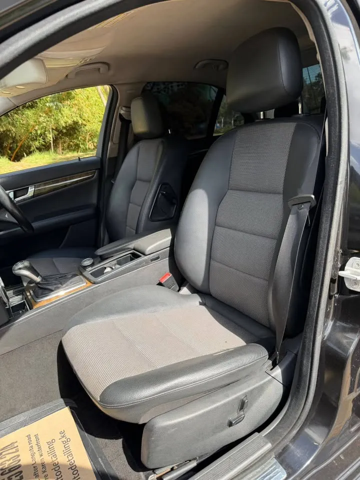 2010 Mercedes-Benz C200 (9).webp
