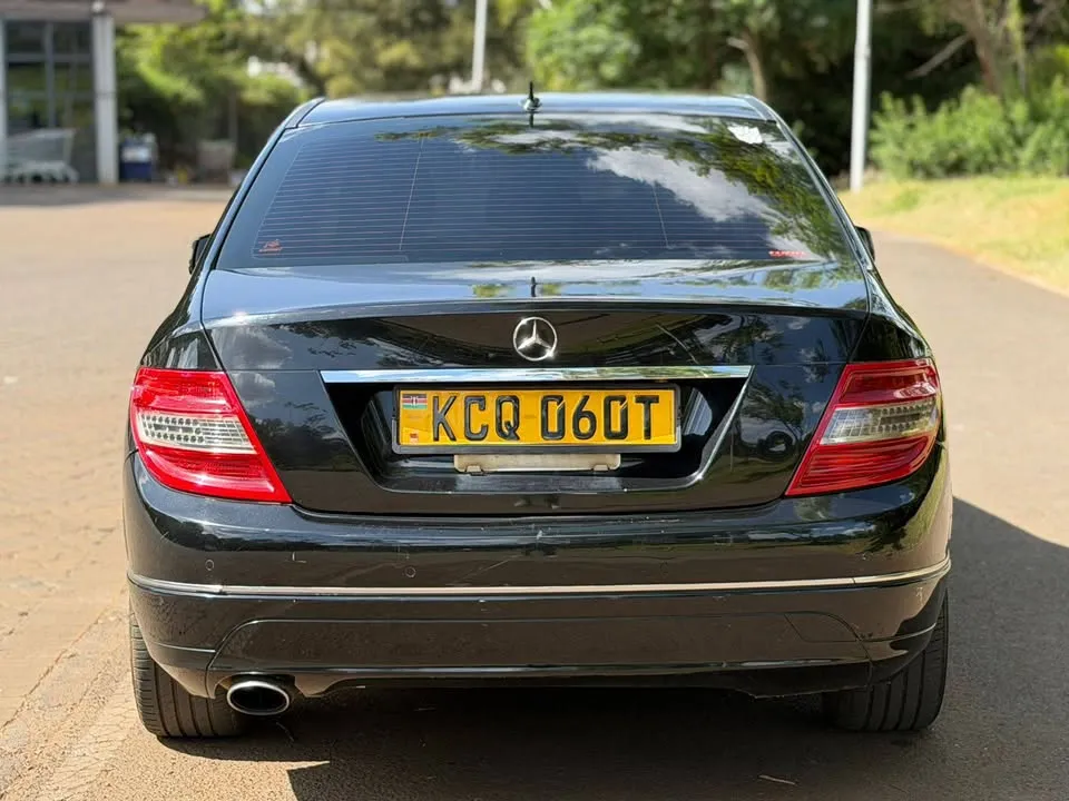 2010 Mercedes-Benz C200 (5).webp