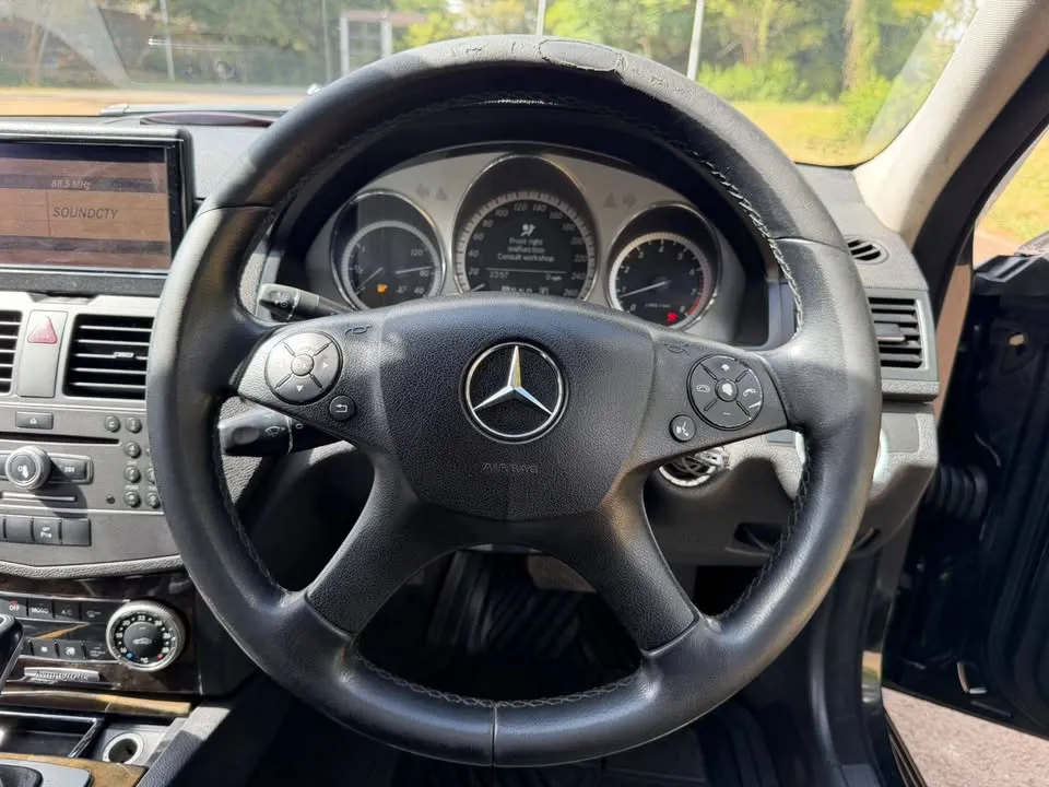 2010 Mercedes-Benz C200 (1).webp
