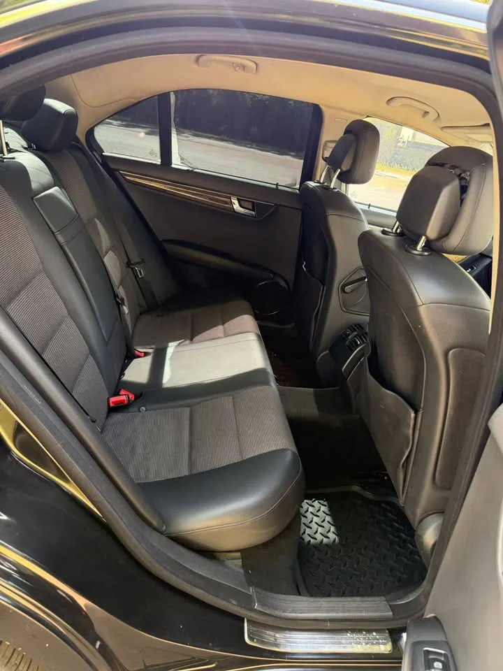 2010 Mercedes-Benz C200 (12).webp