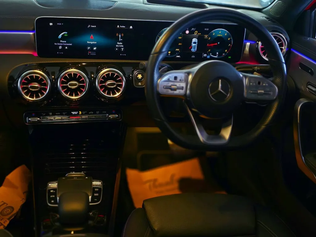 2018 Mercedes Benz A180 AMG-Line (1).webp