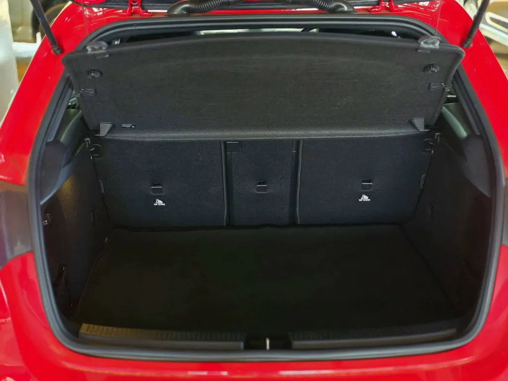 2018 Mercedes Benz A180 AMG-Line (6).webp