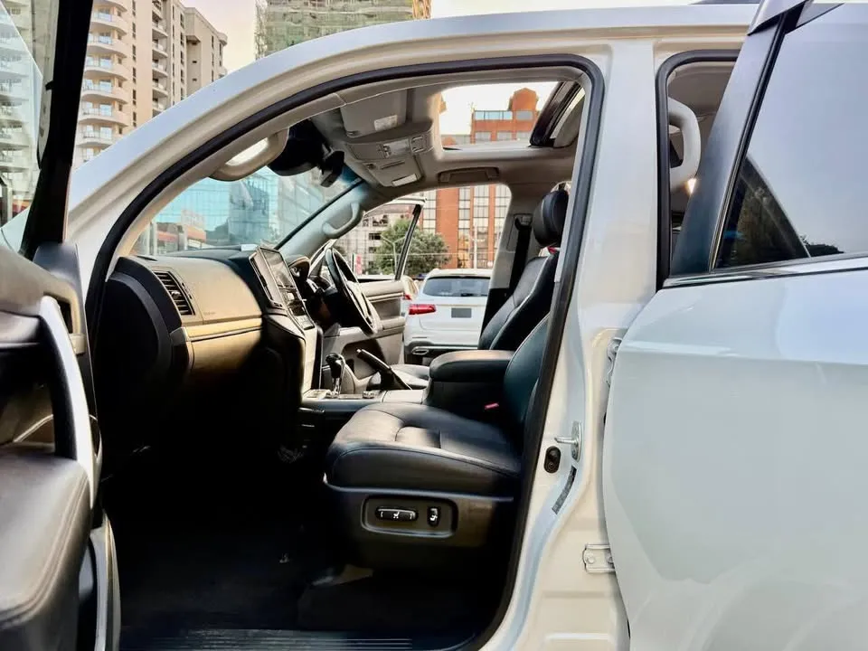 Toyota Land Cruiser ZX 2019 for sale (14).webp