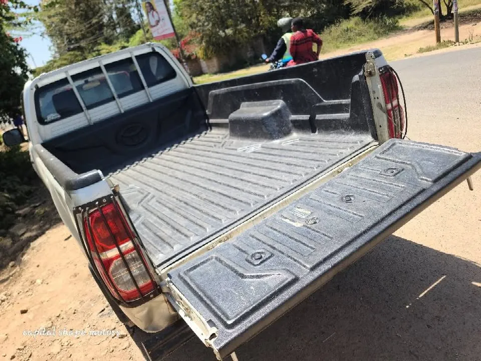 TOYOTA HILUX  FOR SALE (4).webp