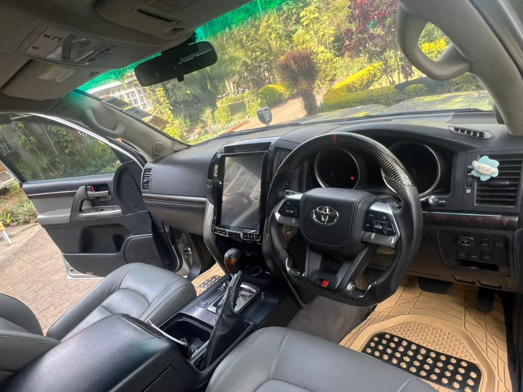 Toyota Land Cruiser 200 Series V8 for sale (3).webp