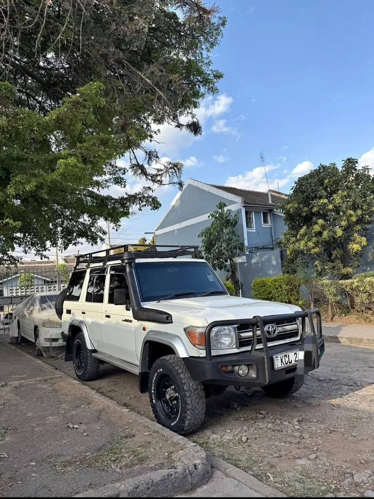 Toyota Land Cruiser 76 Series 2011 | Manual Diesel^^4.2.26