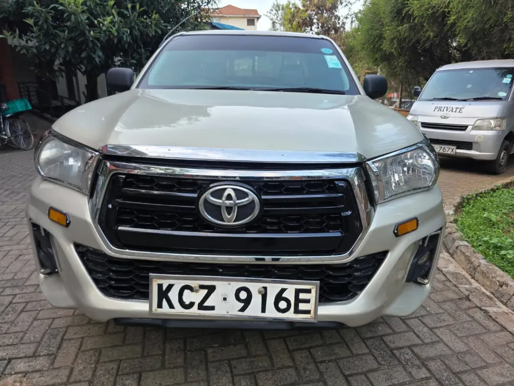 TOYOTA HILUX:^^14/01/2026